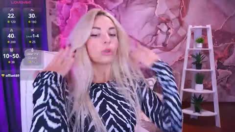 Bella online show from December 2, 2025, 6:41 am