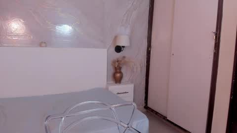 Snapshot of bellasky4 chatting on October 5, 2025, 12:25 pm Bella online show from October 5, 2025, 12:25 pm