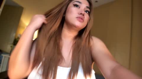 Snapshot of bellaswildcummer chatting on April 19, 2026, 3:11 pm BELLA JONES online show from April 19, 2026, 3:11 pm
