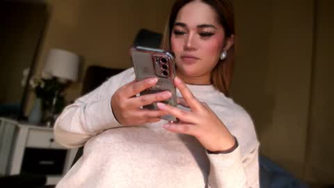 Snapshot of bellaswildcummer chatting on May 27, 2026, 7:27 am BELLA JONES online show from May 27, 2026, 7:27 am
