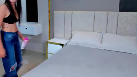 Snapshot of bellatiny7_ chatting on January 7, 2026, 11:45 am TINY online show from January 7, 2026, 11:45 am