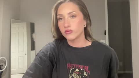 Snapshot of bellaxxboo chatting on August 1, 2026, 3:50 am Bella Rose online show from August 1, 2026, 3:50 am