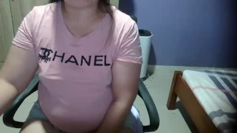 Snapshot of belle858889 chatting on January 12, 2025, 12:01 pm belle858889 online show from January 12, 2025, 12:01 pm