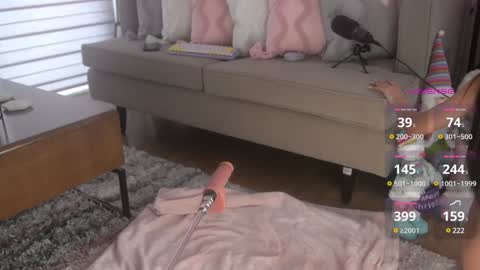 Belle Adrienne  IG  online show from January 4, 2025, 4:33 am