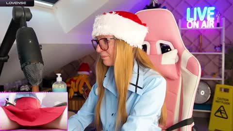 Snapshot of belle_alice chatting on December 23, 2024, 10:53 am Alice online show from December 23, 2024, 10:53 am