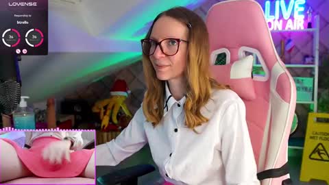 Snapshot of belle_alice chatting on February 10, 2025, 1:44 pm Alice online show from February 10, 2025, 1:44 pm