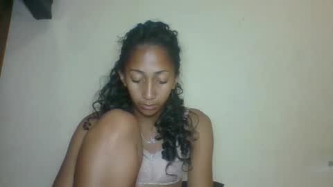 belle_annah online show from May 11, 2026, 4:04 pm