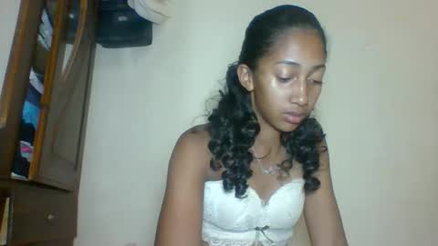 belle_annah online show from May 19, 2026, 1:33 am