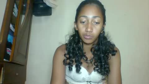 belle_annah online show from May 19, 2026, 1:56 am