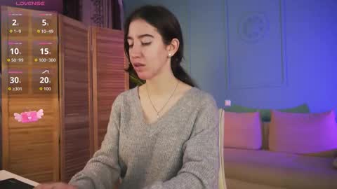 Bella online show from December 3, 2025, 3:43 pm