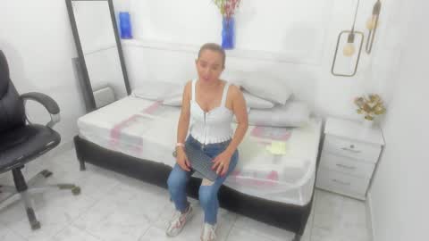 Snapshot of bellota_flak chatting on December 29, 2024, 12:23 pm Bellota Flak online show from December 29, 2024, 12:23 pm