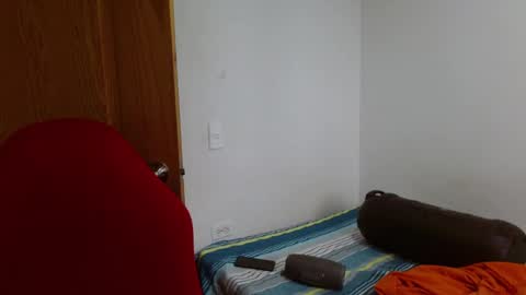 benjamin_isaac online show from October 31, 2025, 12:06 pm