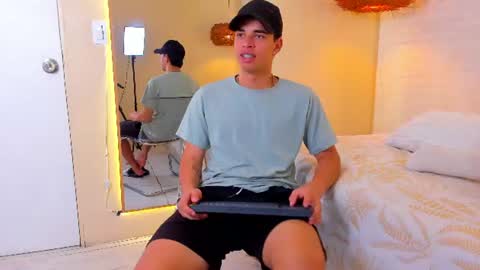 Snapshot of benjamin_more chatting on July 8, 2026, 1:32 am BENJAMIN online show from July 8, 2026, 1:32 am