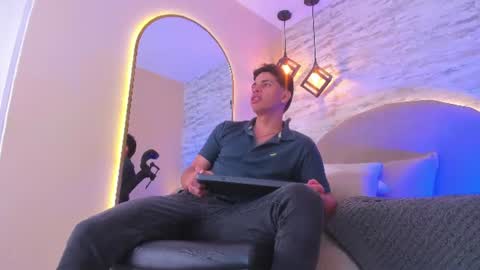 Snapshot of benjamin_more chatting on July 28, 2026, 2:07 am BENJAMIN online show from July 28, 2026, 2:07 am