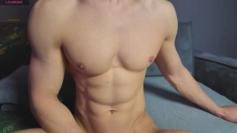 benjaminkarl02 online show from November 25, 2025, 6:24 am