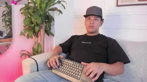 bennett_alejoo online show from September 12, 2025, 6:19 pm