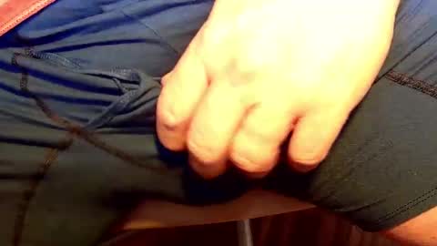 Snapshot of bentley507070 chatting on November 17, 2025, 5:08 pm Ben online show from November 17, 2025, 5:08 pm