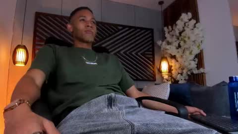 bento_fox online show from October 16, 2025, 3:40 am