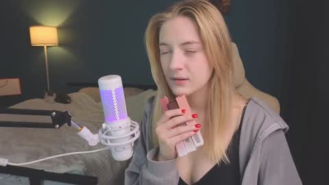 Alice online show from December 12, 2024, 7:37 pm