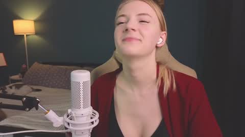 Alice online show from December 14, 2024, 7:36 pm