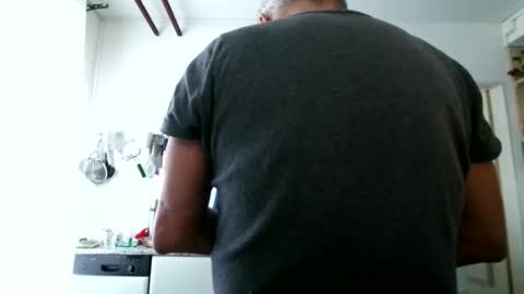 Snapshot of berg_boy chatting on April 3, 2026, 6:00 am Martin online show from April 3, 2026, 6:00 am