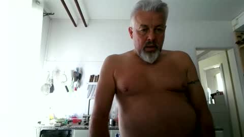 Snapshot of berg_boy chatting on April 9, 2026, 2:11 pm Martin online show from April 9, 2026, 2:11 pm