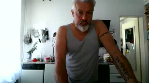 Snapshot of berg_boy chatting on April 21, 2026, 10:10 am Martin online show from April 21, 2026, 10:10 am