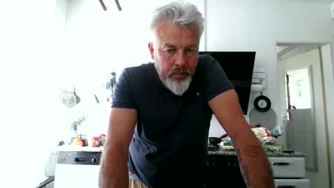 Snapshot of berg_boy chatting on April 24, 2026, 3:36 pm Martin online show from April 24, 2026, 3:36 pm