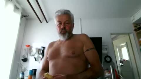 Snapshot of berg_boy chatting on May 9, 2026, 5:56 am Martin online show from May 9, 2026, 5:56 am