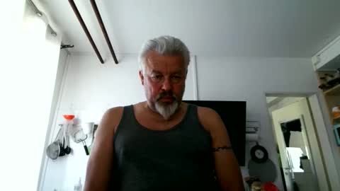 Snapshot of berg_boy chatting on May 19, 2026, 10:54 am Martin online show from May 19, 2026, 10:54 am