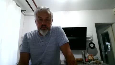 Snapshot of berg_boy chatting on May 27, 2026, 4:09 am Martin online show from May 27, 2026, 4:09 am