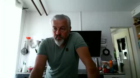 Snapshot of berg_boy chatting on May 30, 2026, 8:55 am Martin online show from May 30, 2026, 8:55 am