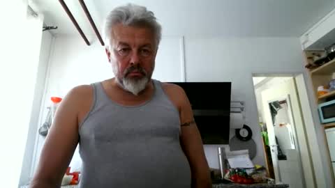 Snapshot of berg_boy chatting on June 4, 2026, 10:32 am Martin online show from June 4, 2026, 10:32 am