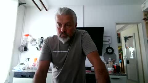 Snapshot of berg_boy chatting on July 26, 2026, 10:11 am Martin online show from July 26, 2026, 10:11 am
