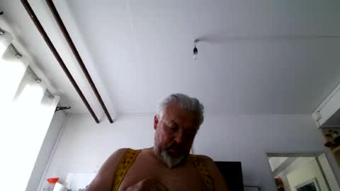Snapshot of berg_boy chatting on July 27, 2026, 10:33 am Martin online show from July 27, 2026, 10:33 am
