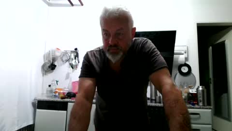 Snapshot of berg_boy chatting on August 1, 2026, 9:46 pm Martin online show from August 1, 2026, 9:46 pm