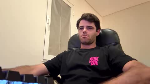 Snapshot of berltex chatting on November 28, 2025, 3:31 am Berltex online show from November 28, 2025, 3:31 am