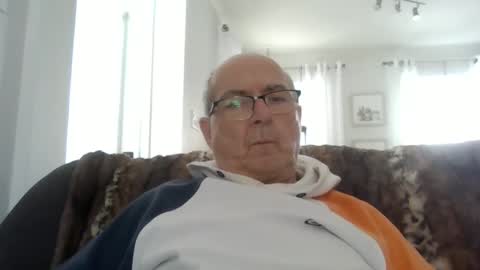 bernard1102 online show from April 11, 2026, 3:38 pm