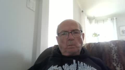 Snapshot of bernard1102 chatting on April 21, 2026, 2:45 pm bernard1102 online show from April 21, 2026, 2:45 pm