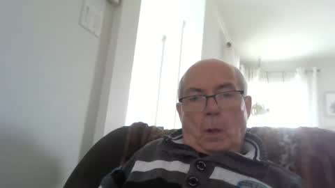 Snapshot of bernard1102 chatting on May 1, 2026, 3:49 pm bernard1102 online show from May 1, 2026, 3:49 pm