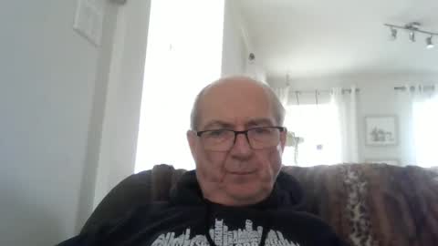 Snapshot of bernard1102 chatting on May 2, 2026, 1:49 pm bernard1102 online show from May 2, 2026, 1:49 pm