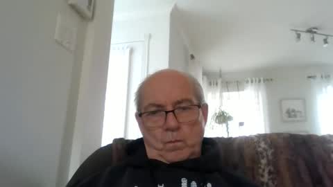 Snapshot of bernard1102 chatting on May 14, 2026, 12:12 pm bernard1102 online show from May 14, 2026, 12:12 pm