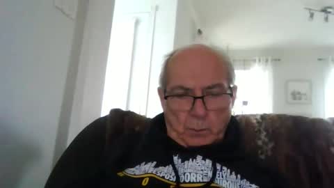 Snapshot of bernard1102 chatting on May 19, 2026, 12:44 pm bernard1102 online show from May 19, 2026, 12:44 pm