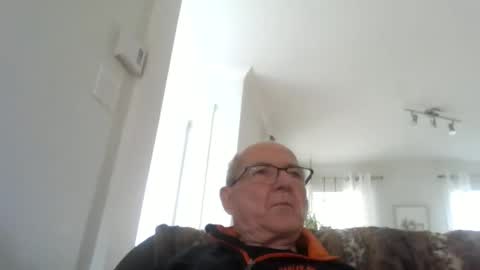 Snapshot of bernard1102 chatting on May 29, 2026, 1:09 pm bernard1102 online show from May 29, 2026, 1:09 pm