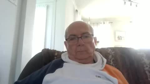 Snapshot of bernard1102 chatting on June 2, 2026, 7:49 pm bernard1102 online show from June 2, 2026, 7:49 pm