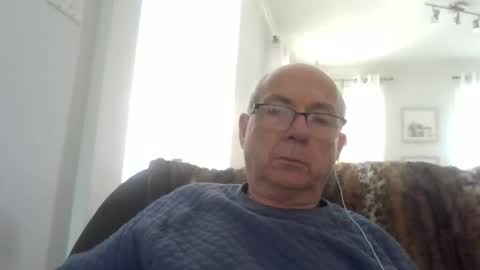 Snapshot of bernard1102 chatting on June 4, 2026, 4:02 pm bernard1102 online show from June 4, 2026, 4:02 pm