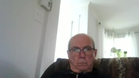 Snapshot of bernard1102 chatting on June 18, 2026, 7:51 pm bernard1102 online show from June 18, 2026, 7:51 pm