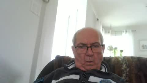 Snapshot of bernard1102 chatting on June 19, 2026, 1:04 pm bernard1102 online show from June 19, 2026, 1:04 pm