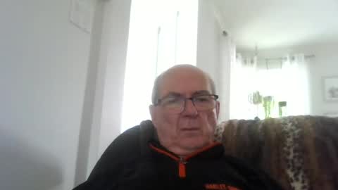 Snapshot of bernard1102 chatting on June 26, 2026, 7:40 pm bernard1102 online show from June 26, 2026, 7:40 pm
