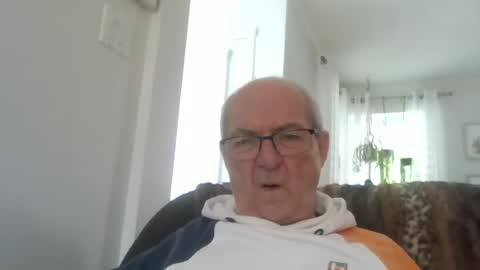 Snapshot of bernard1102 chatting on June 27, 2026, 12:55 pm bernard1102 online show from June 27, 2026, 12:55 pm